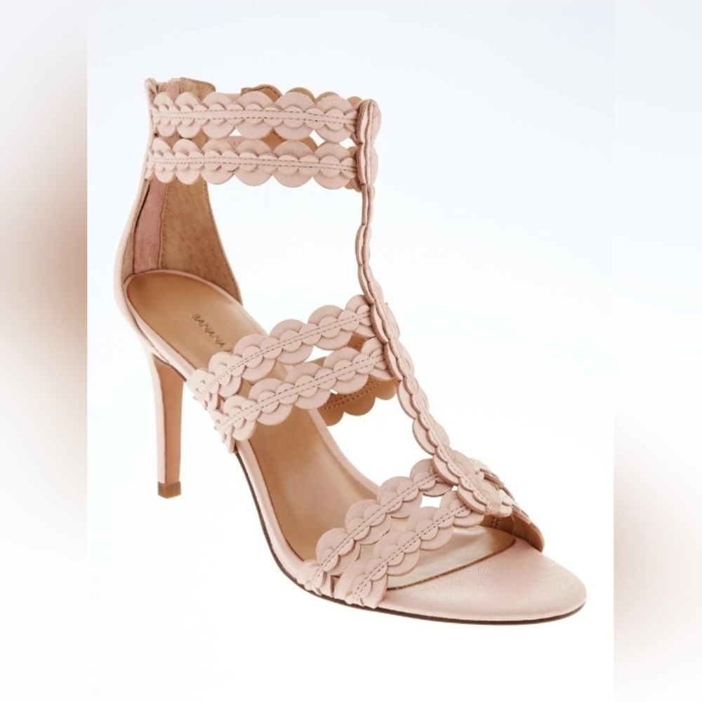 Banana Republic Leather "Scalloped" Heel Shoes